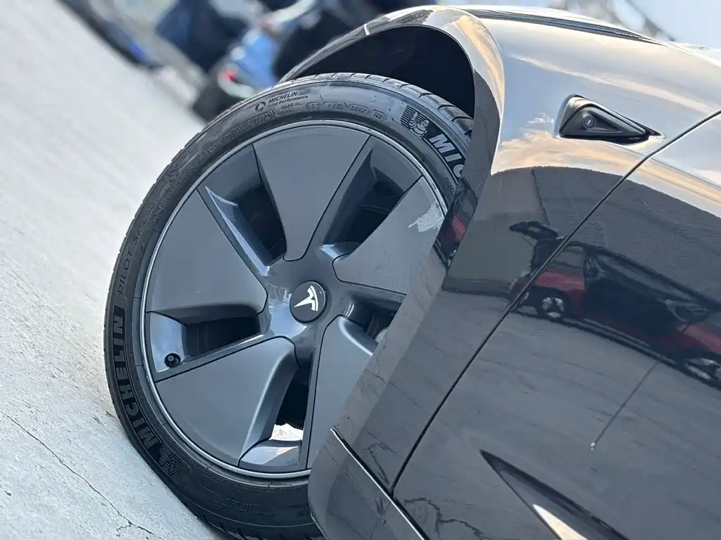 Tesla Model 3 — миниатюра 9