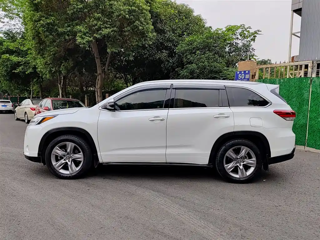 Toyota Highlander 2018 2.0T Luxury 7 мест V