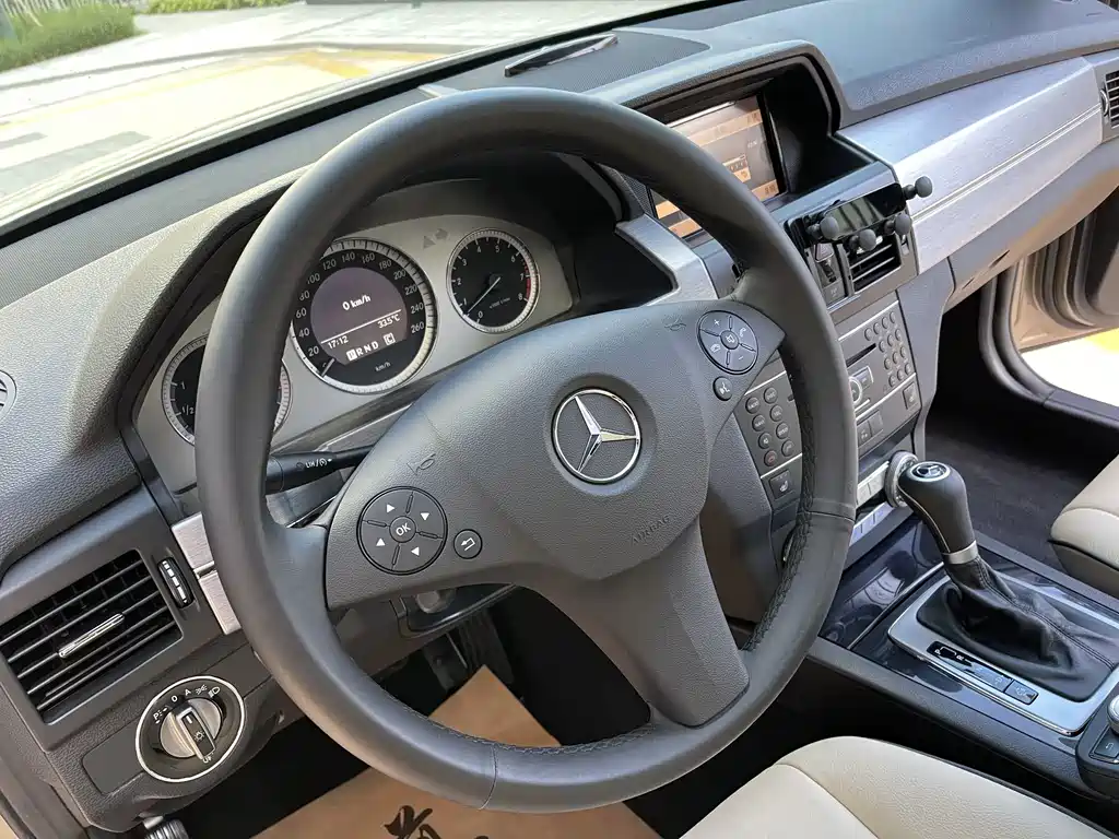 Mercedes-Benz GLK-Class (Import) — миниатюра 14