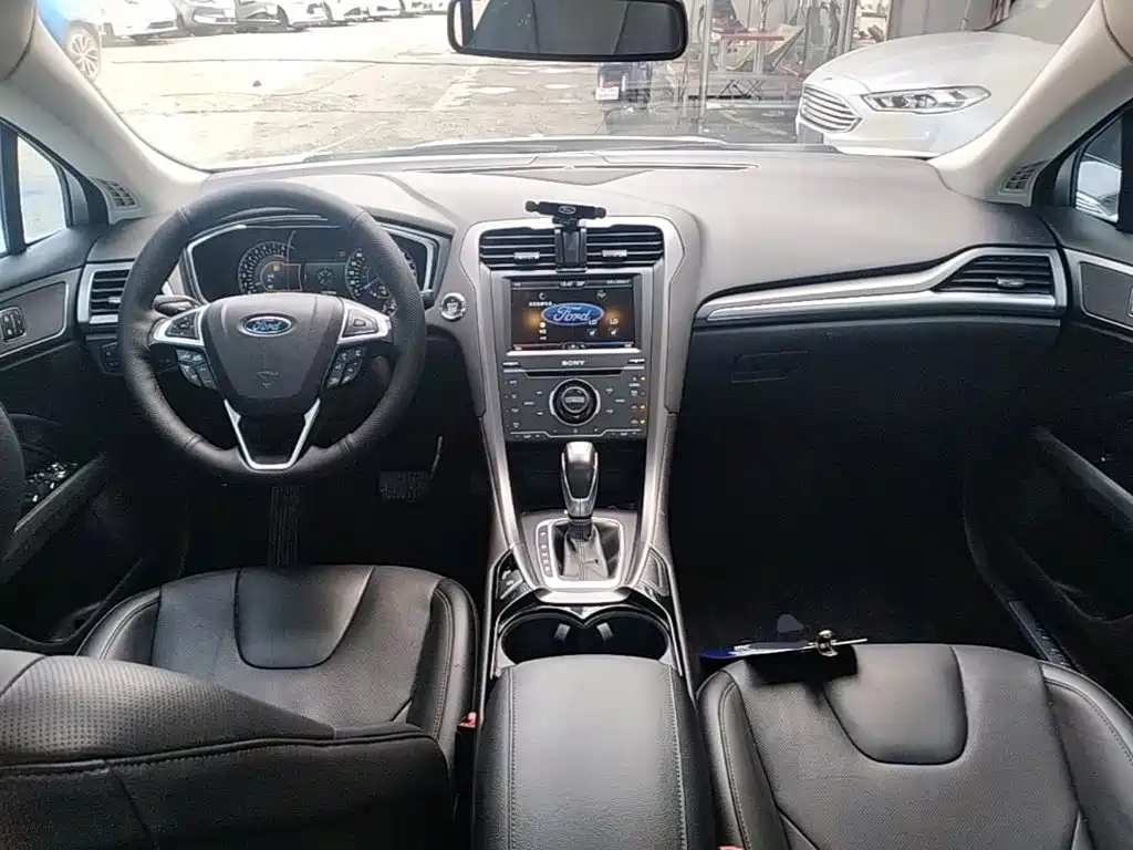 Ford Mondeo — миниатюра 10