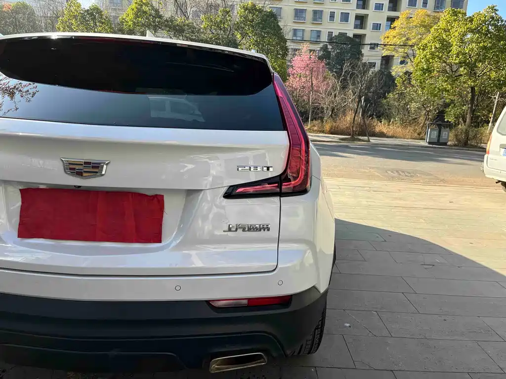 CADILLAC XT4