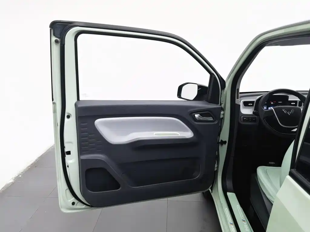 Wuling MINIEV — миниатюра 8