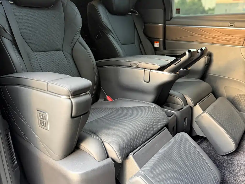 Toyota Vellfire — миниатюра 14