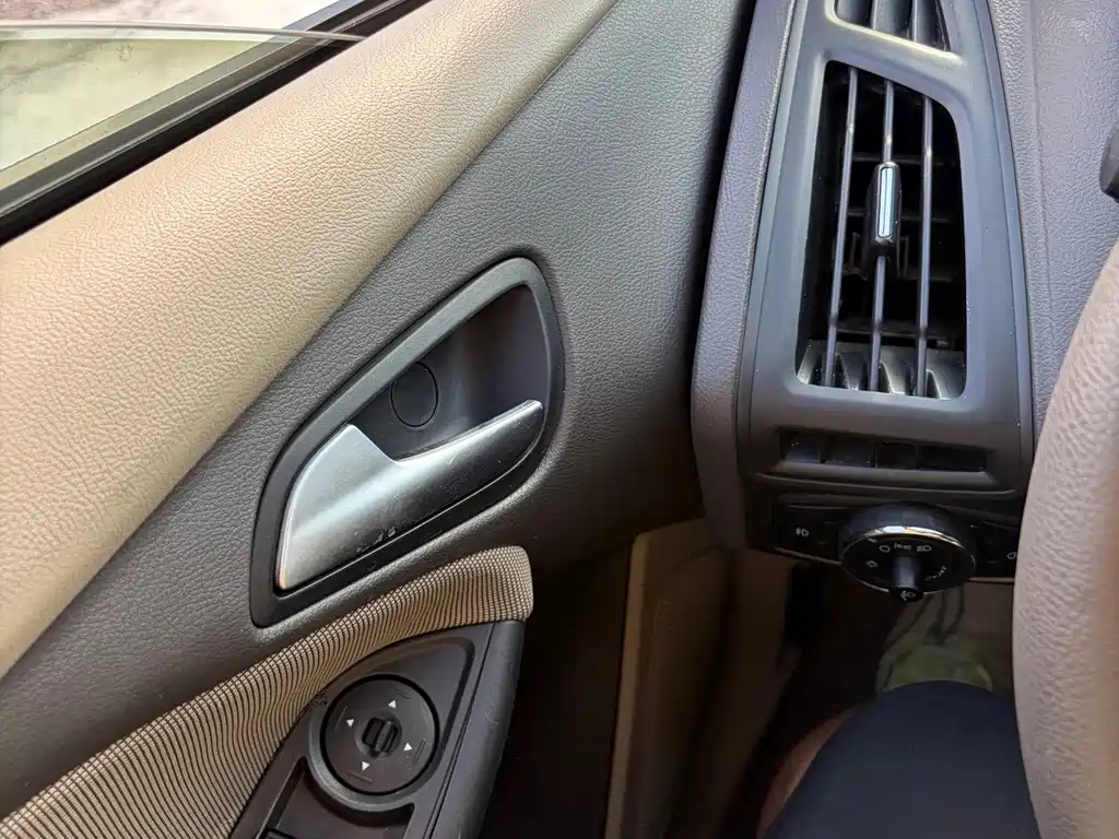 Ford Focus — миниатюра 16