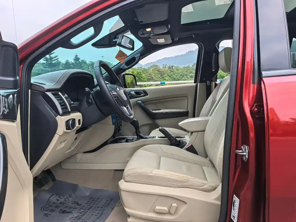 Ford Everest — миниатюра 4