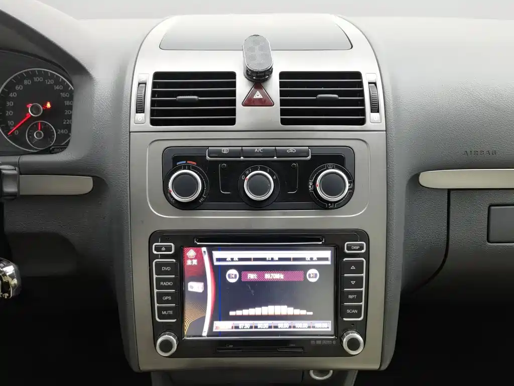 Volkswagen Touran — миниатюра 12