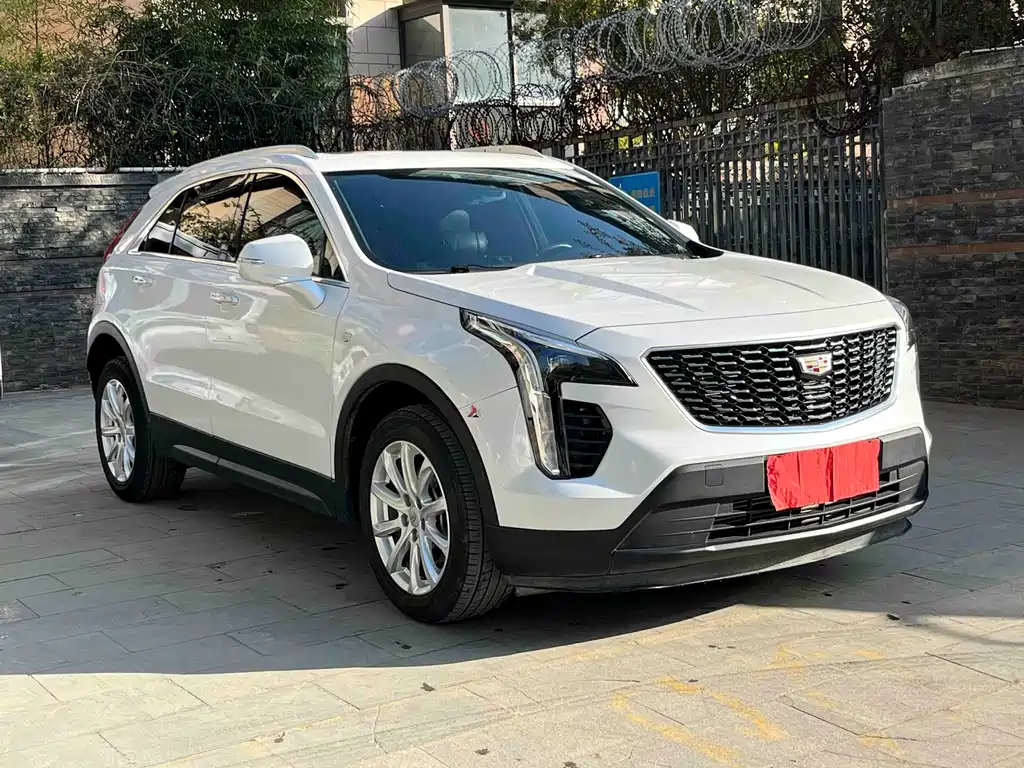 CADILLAC XT4