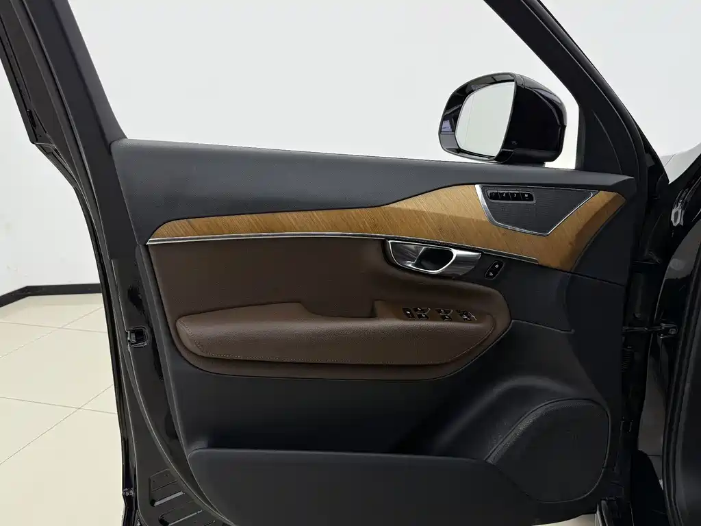 Volvo XC90 — миниатюра 15
