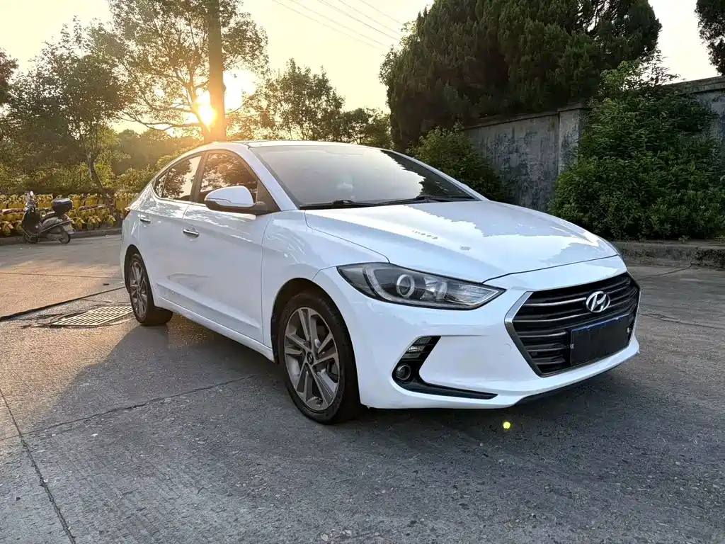 Hyundai Elantra — миниатюра 3