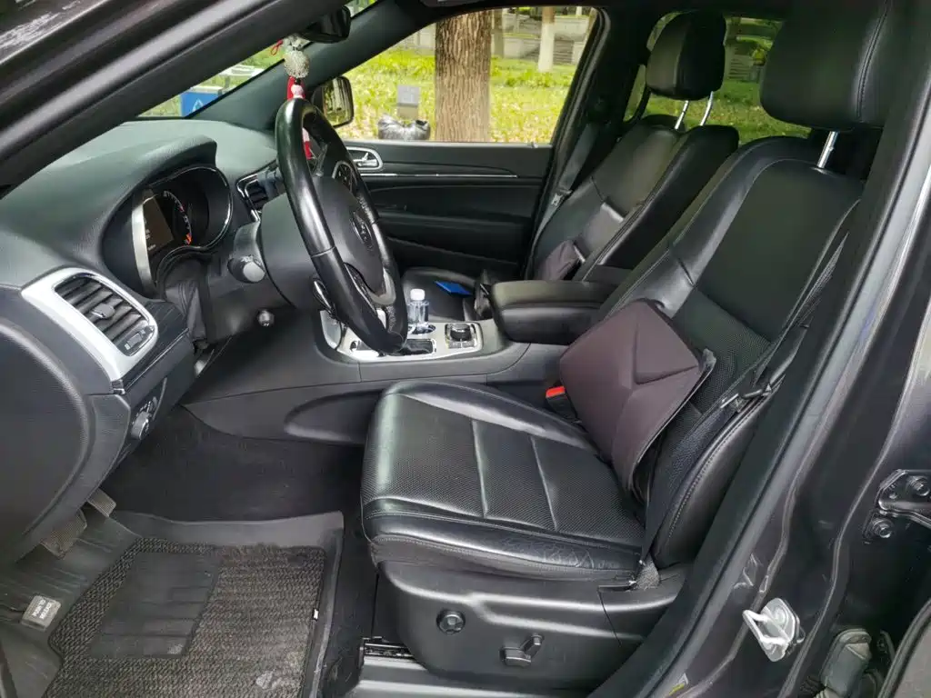Jeep Grand Cherokee (Import) — миниатюра 8