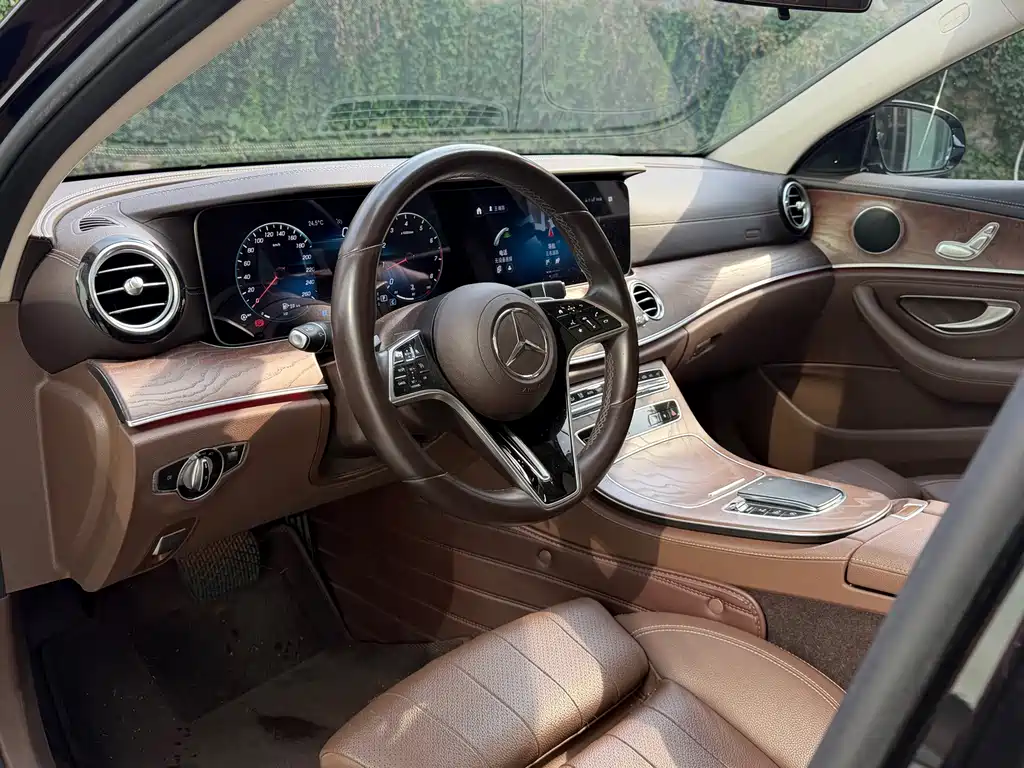 Mercedes-Benz E-Class — миниатюра 14