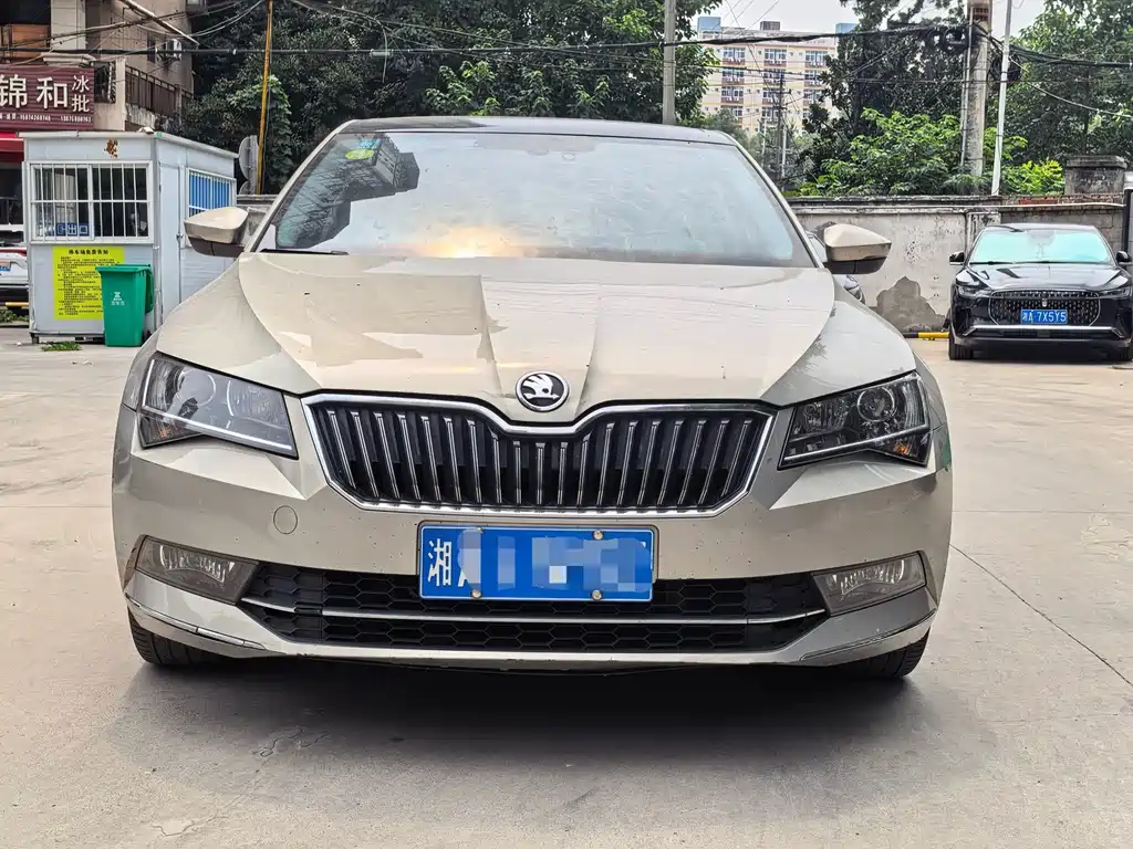 Skoda Superb — миниатюра 2