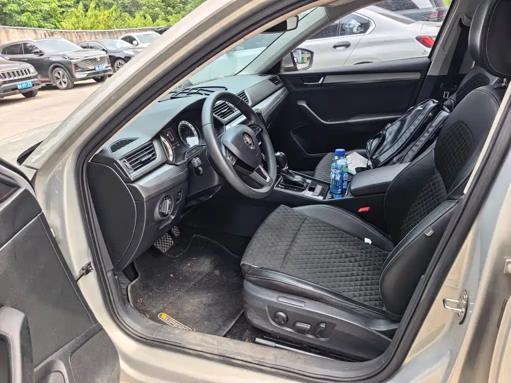 Skoda Superb — миниатюра 7