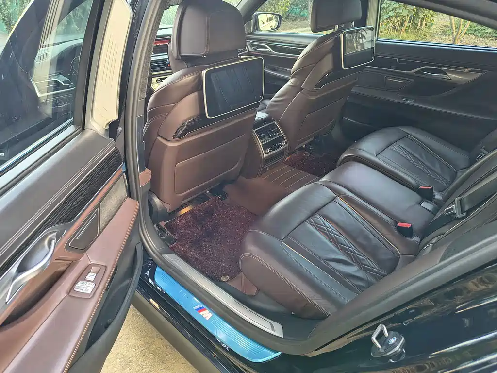 BMW 7 Series — миниатюра 8