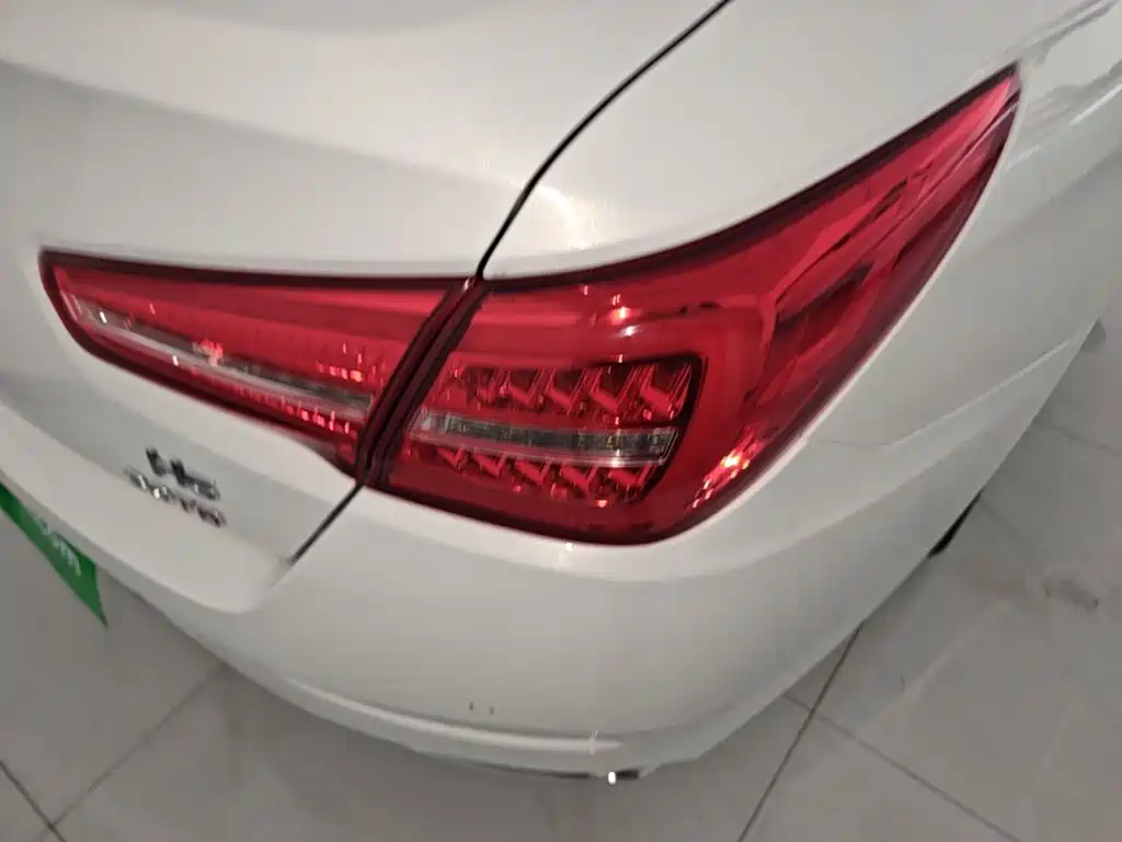 Hongqi Hongqi H5 — миниатюра 8