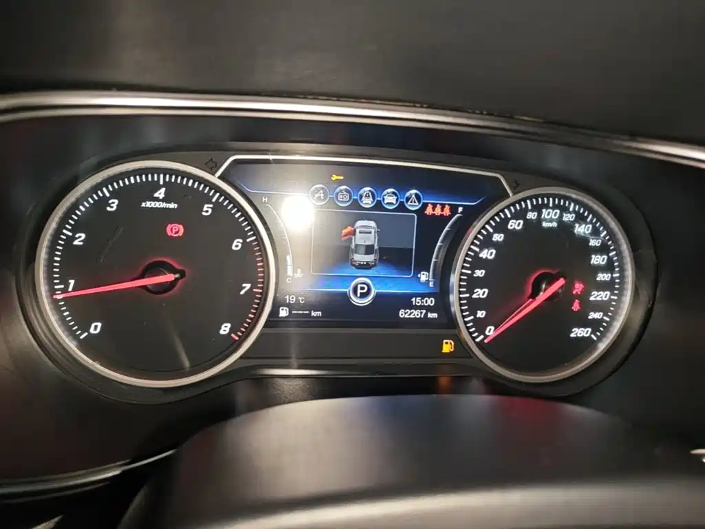 Hongqi Hongqi H5 — миниатюра 12