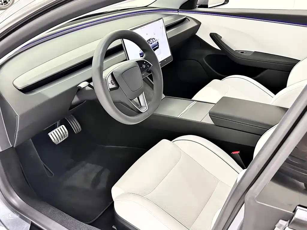 Tesla Model 3 — миниатюра 10