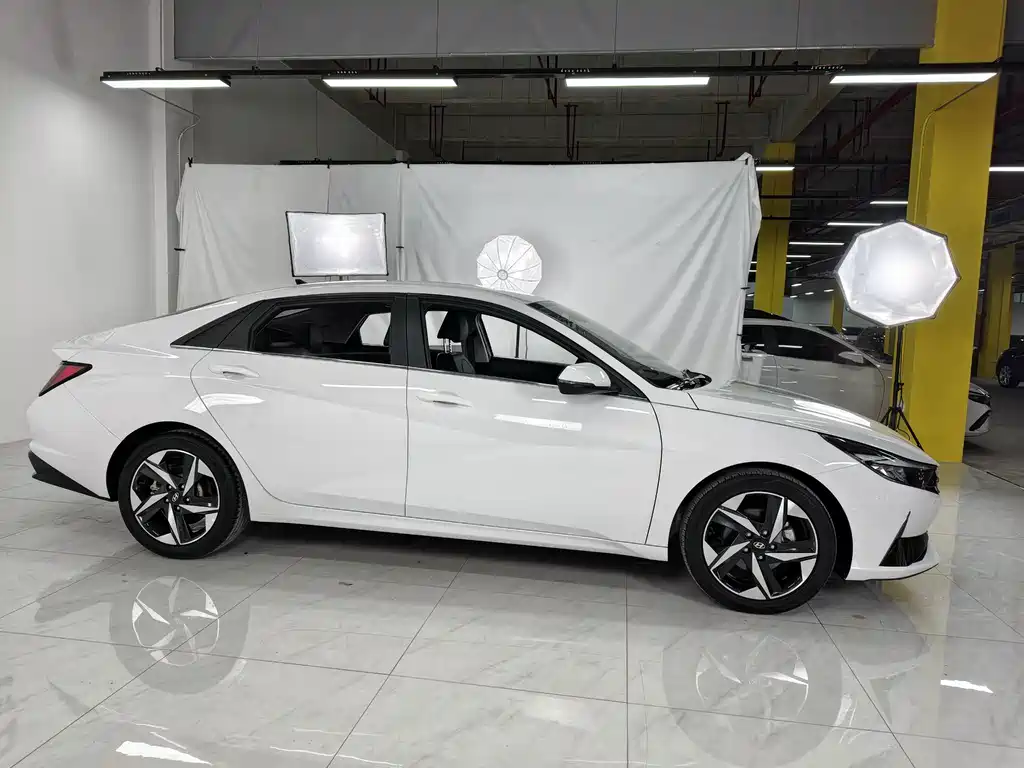 Hyundai Elantra — миниатюра 5