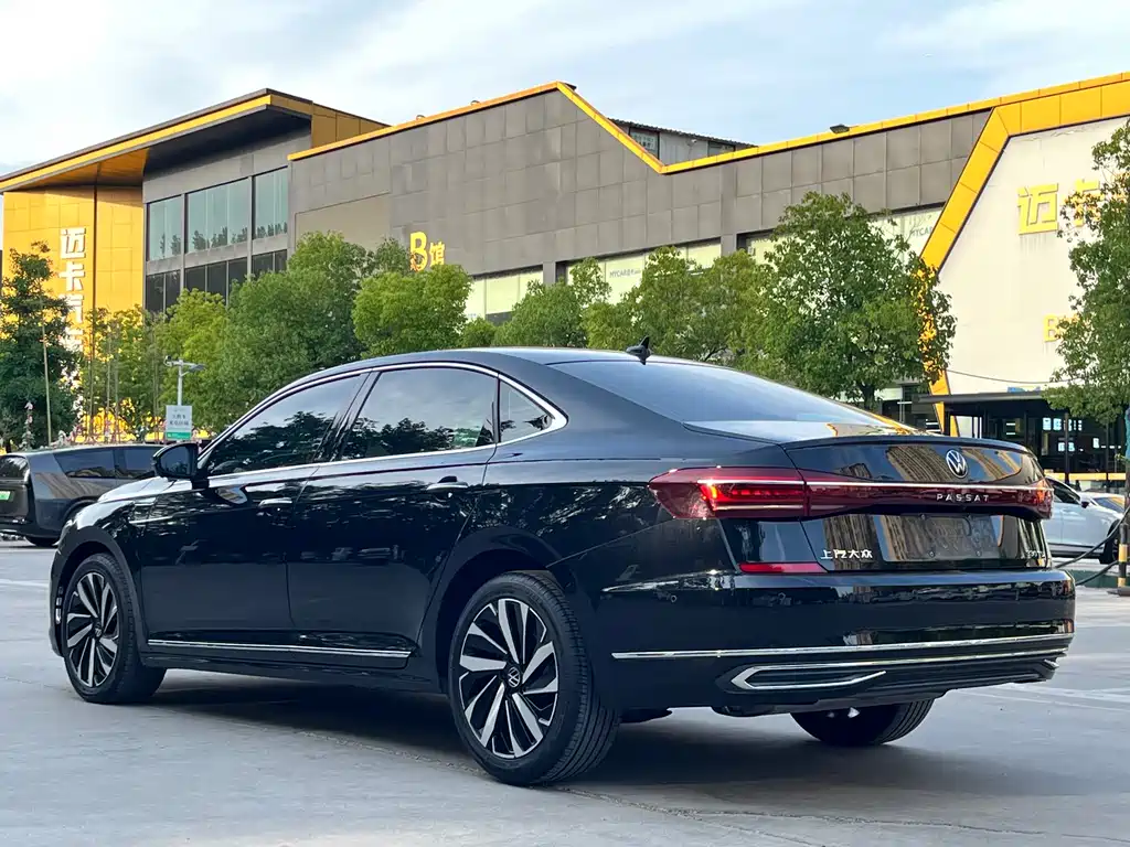 Volkswagen Passat 2023 330TSI Luxury
