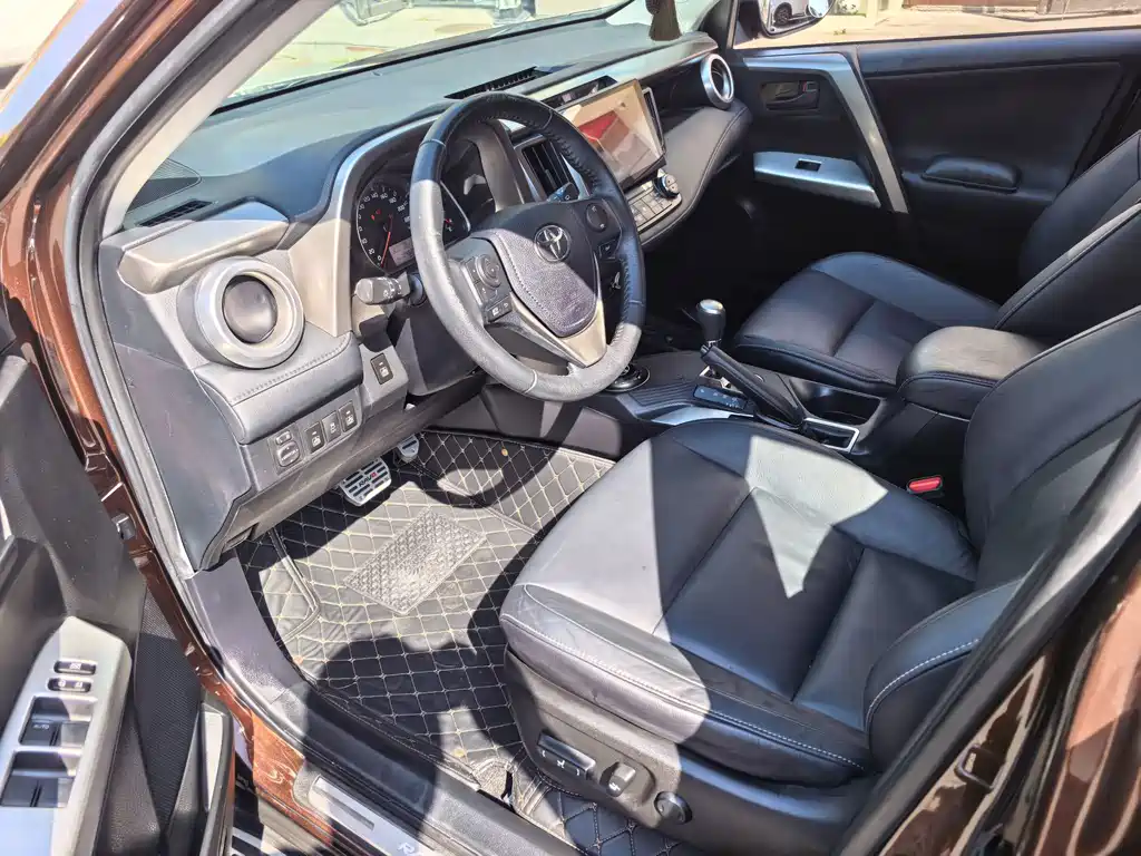 Toyota RAV4 — миниатюра 5