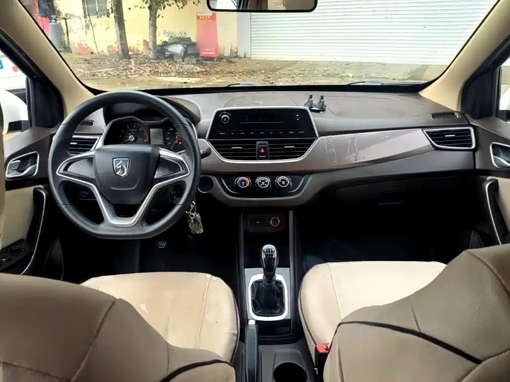Baojun 310W — миниатюра 10