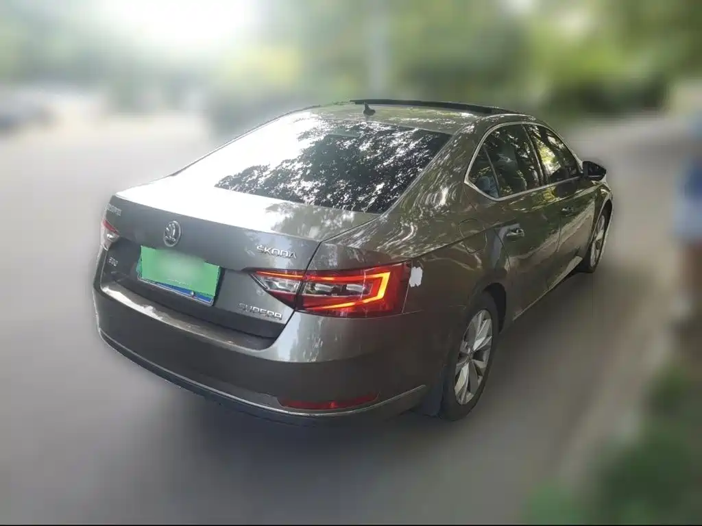 Skoda Superb — миниатюра 24