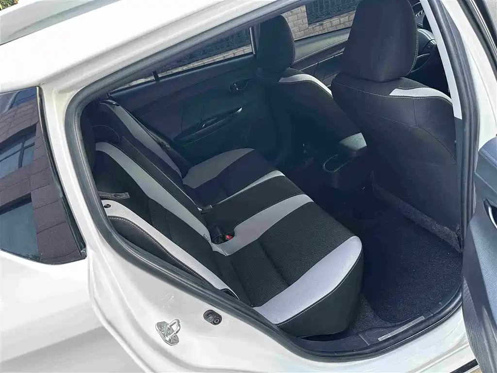 Toyota Yaris L — миниатюра 13
