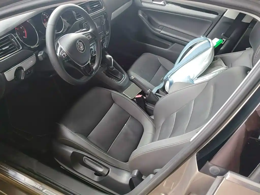 Volkswagen Sagitar — миниатюра 15