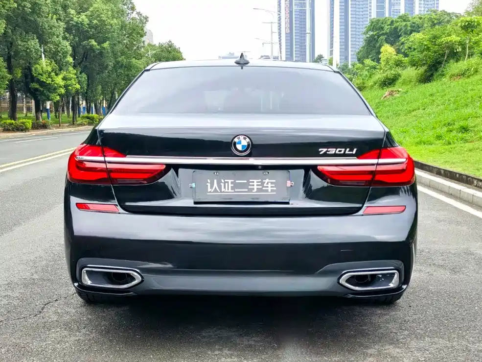BMW 7 Series — миниатюра 6