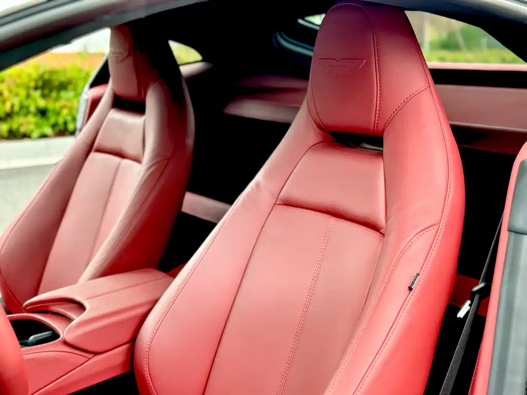 Aston Martin V8 Vantage — миниатюра 12