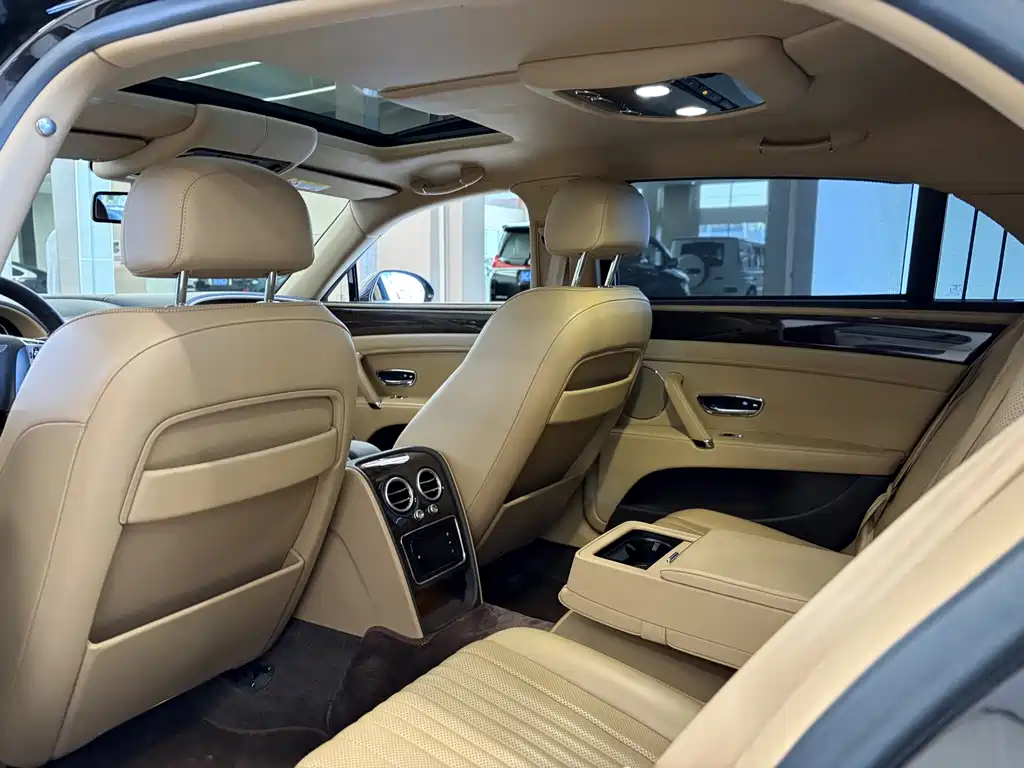 Bentley Flying Spur — миниатюра 13