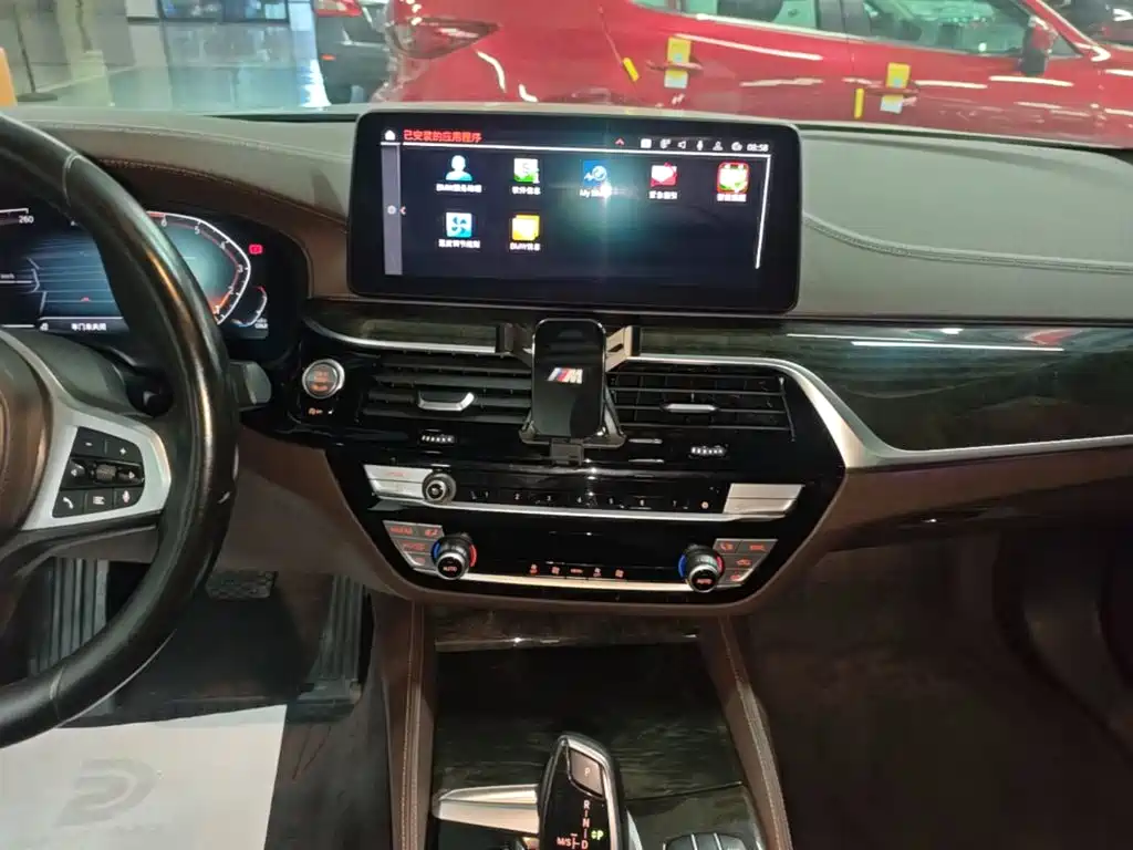 BMW 5 Series — миниатюра 13