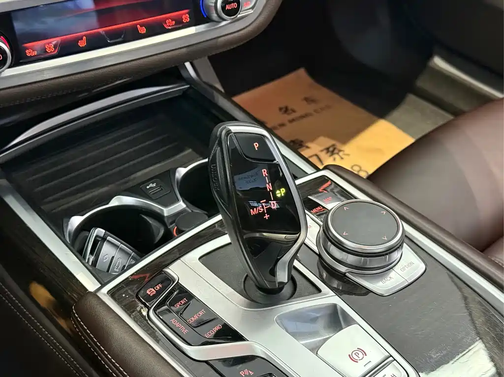 BMW 7 Series — миниатюра 9