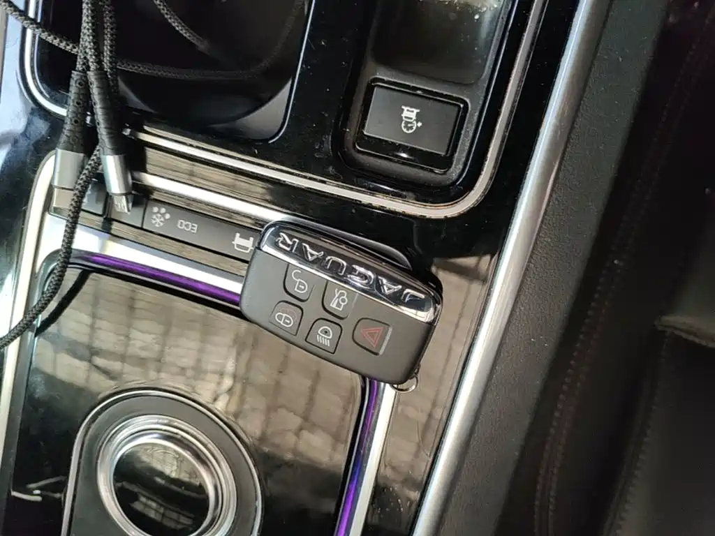 Jaguar XEL — миниатюра 9