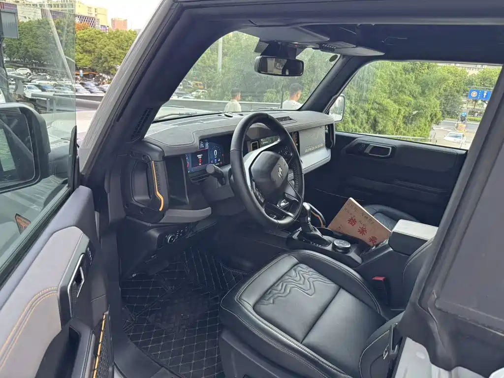 Ford Bronco — миниатюра 3