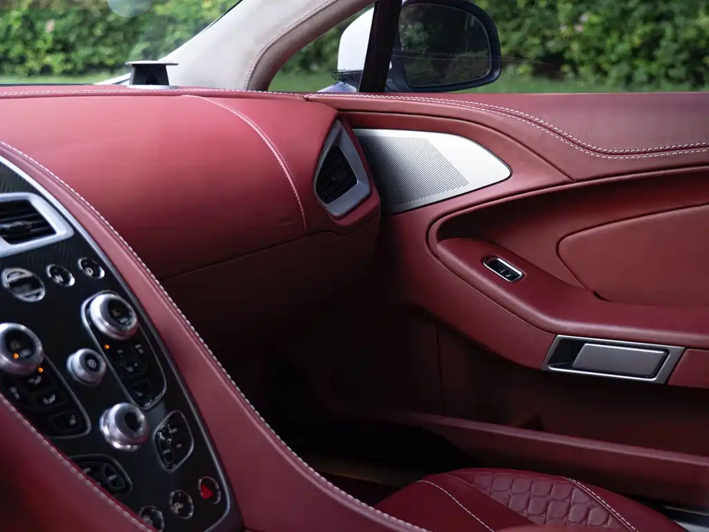 Aston Martin Vanquish — миниатюра 20