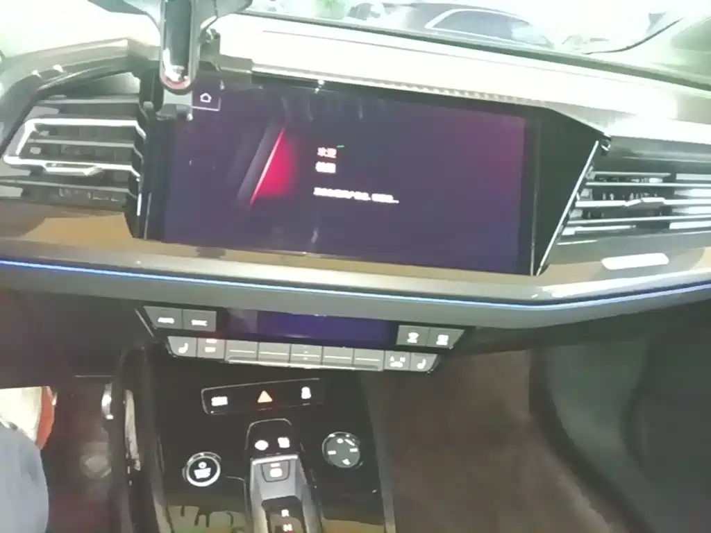 Audi Q4 e-tron — миниатюра 13