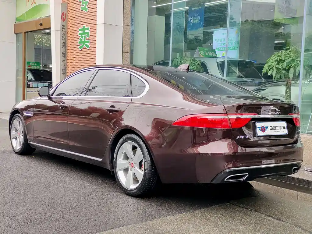 Jaguar XFL — миниатюра 4