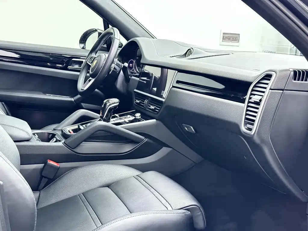 Porsche Cayenne — миниатюра 16