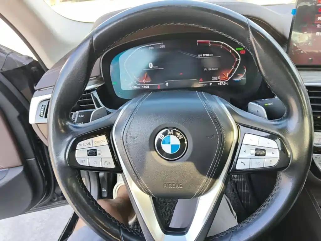BMW 5 Series — миниатюра 11