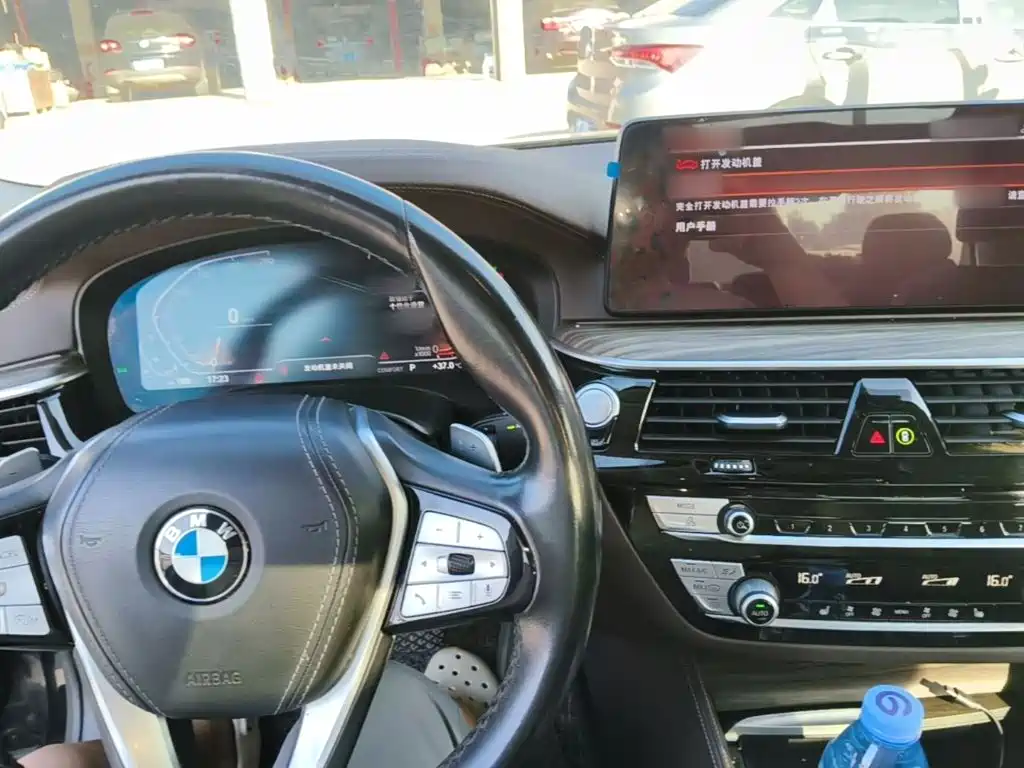 BMW 5 Series — миниатюра 10