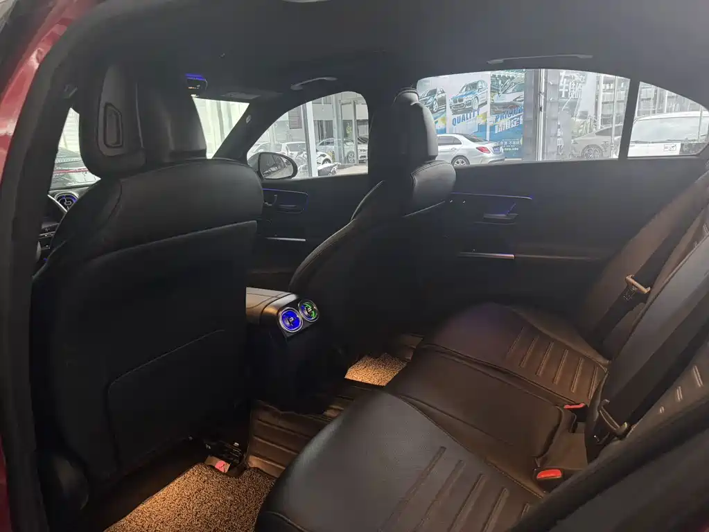 Mercedes-Benz C-Class — миниатюра 6