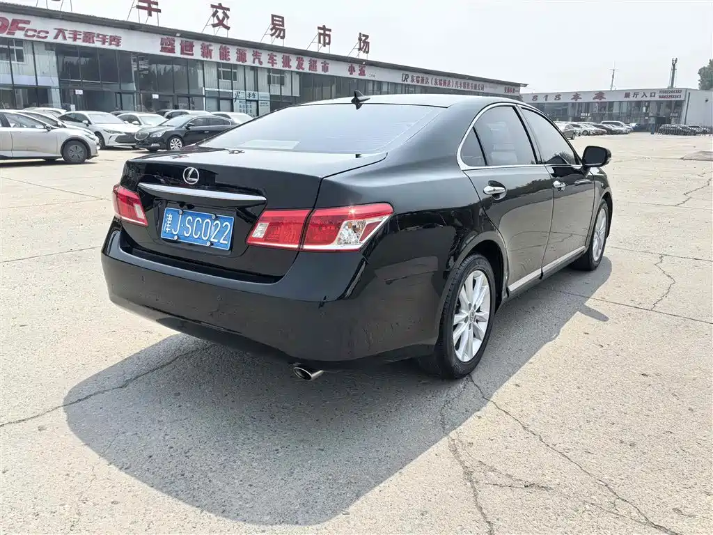Lexus ES 2012 240