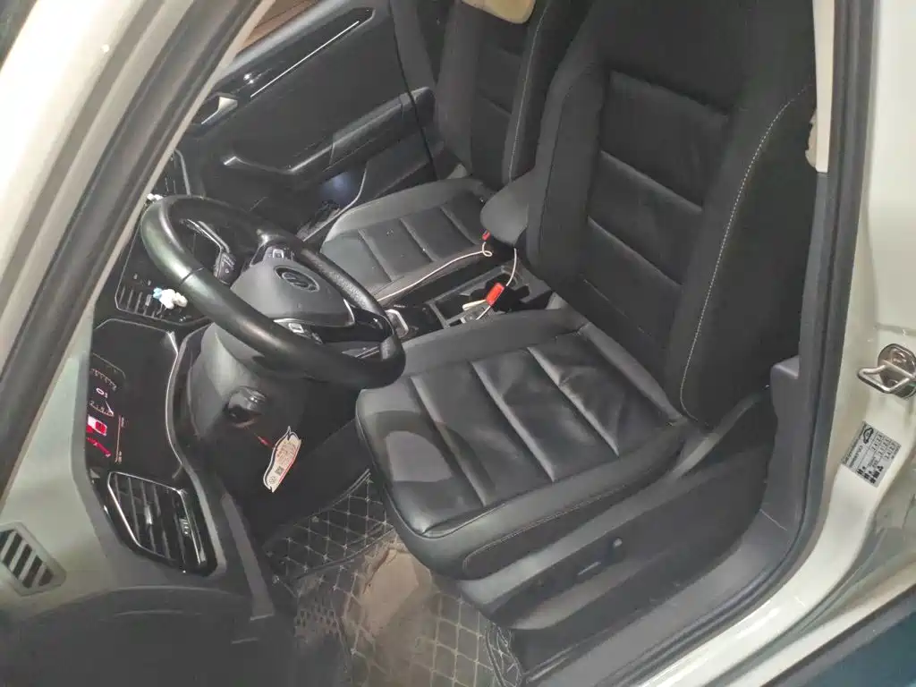 Volkswagen T-Roc — миниатюра 11