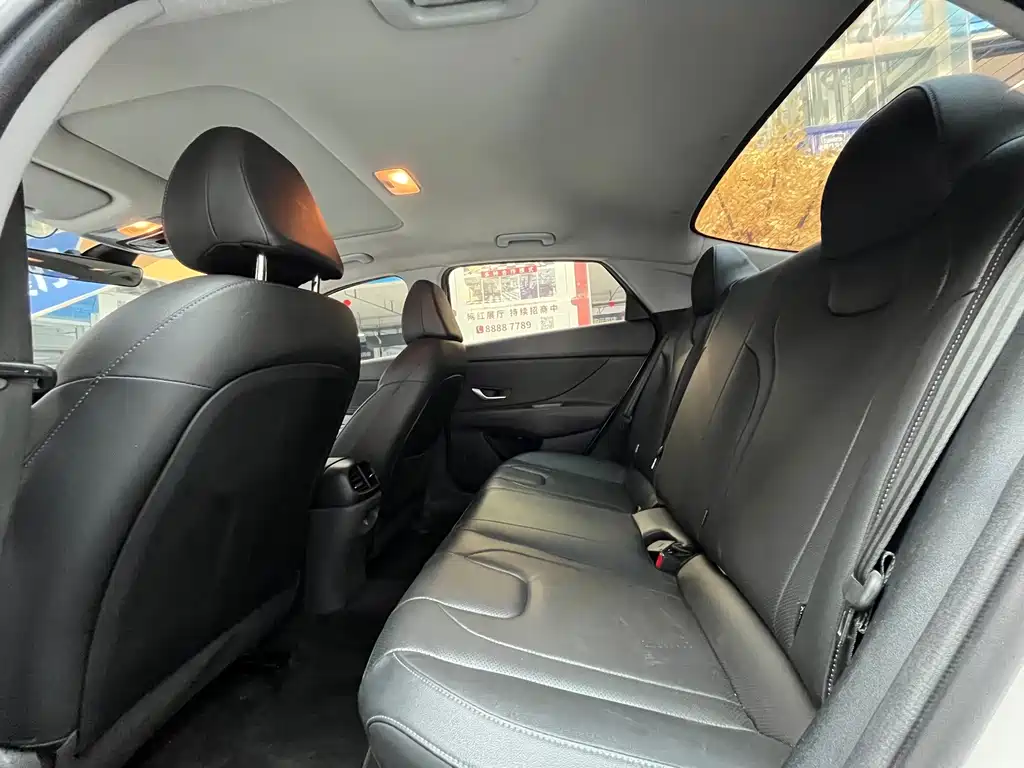 Hyundai Elantra — миниатюра 10