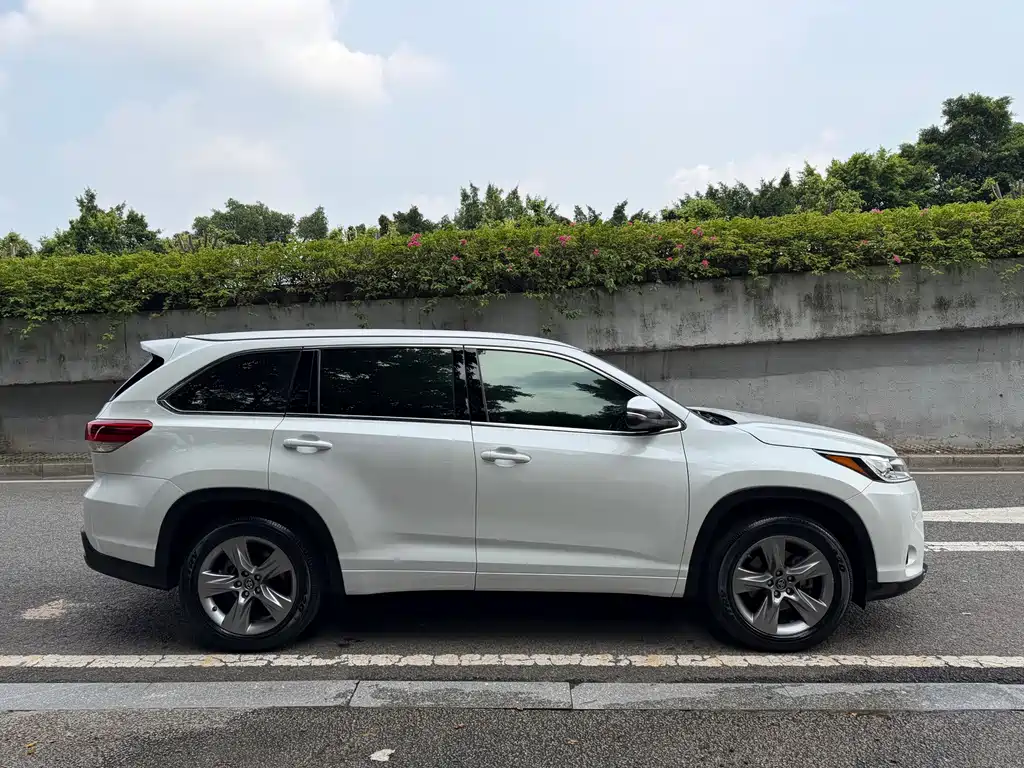 Toyota Highlander — миниатюра 5