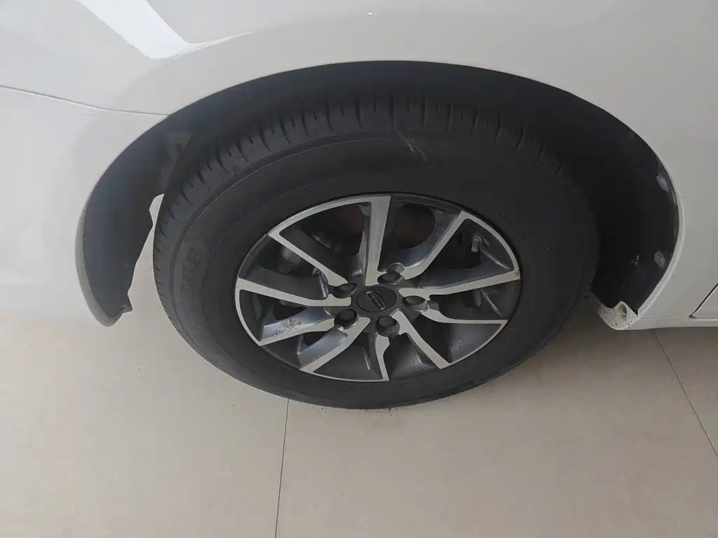 Geely Emgrand — миниатюра 25