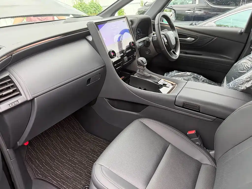 Toyota Alphard — миниатюра 4