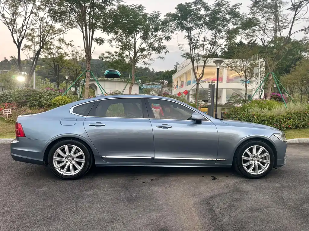 Volvo S90 — миниатюра 11