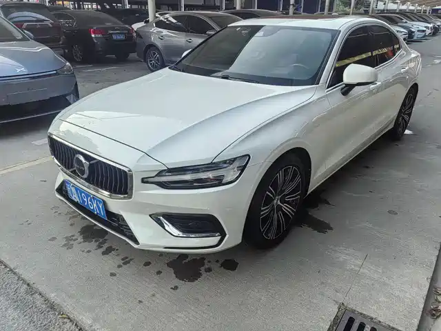 VOLVO  S60 2022